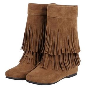 Minnetonka 2-Tier Fringe Boots Size 9 New Without Tags